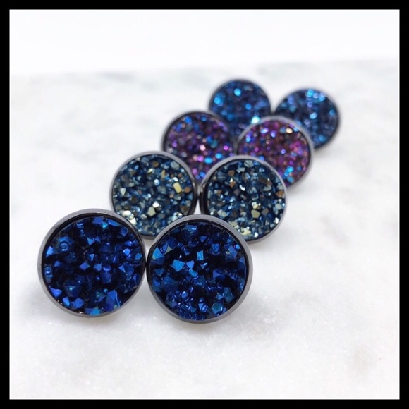 ๐H/P 5/18๐DRUZY EARRINGS ON A GUNMETAL SETTING๐ - Picture 2 of 5